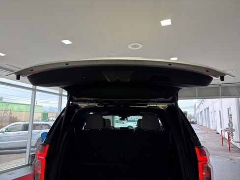 Used 2023 Chevrolet Tahoe Z71 w/ Luxury Package image 12