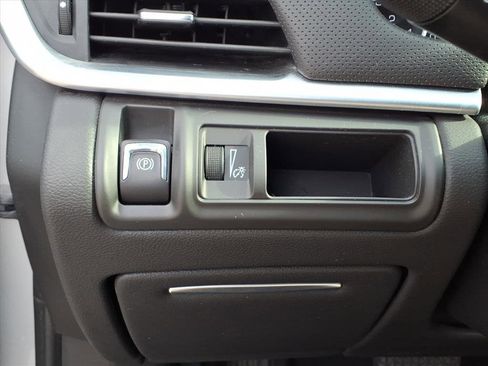 Used 2019 Cadillac XTS Luxury image 21