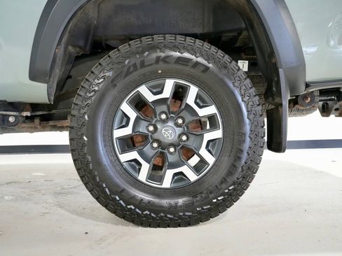 Used 2022 Toyota Tacoma TRD Off-Road w/ TRD Premium Off Road Package image 33