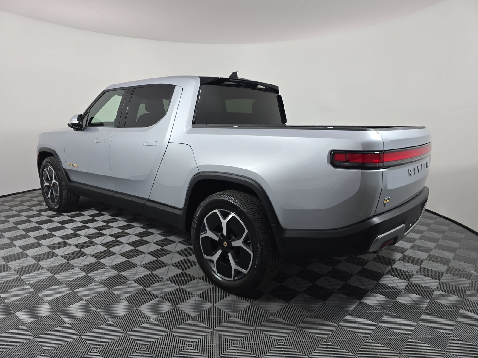 Used 2022 Rivian R1T Adventure AWD/4WD image 3