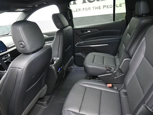 New 2026 Chevrolet Traverse LT w/ Sun and Wheel Package FWD image 10