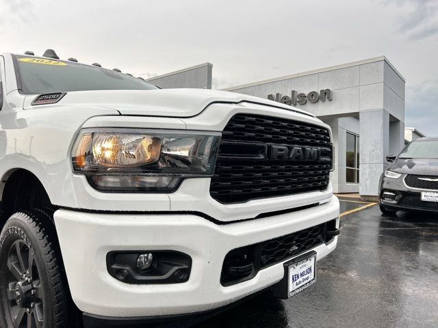 Used 2022 RAM 2500 Big Horn w/ Night Edition AWD/4WD image 4