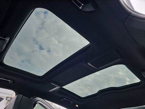 Used 2022 BMW ALPINA B7 xDrive w/ Luxury Rear Seating Package image 30