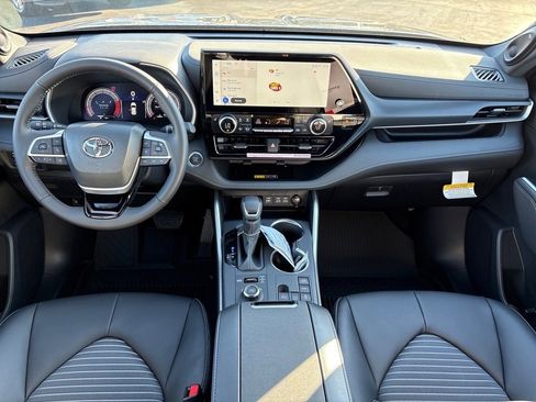 New 2025 Toyota Highlander XSE image 11
