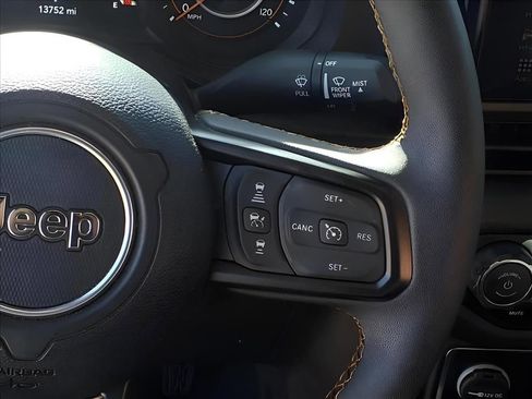 Used 2024 Jeep Gladiator Sport image 6