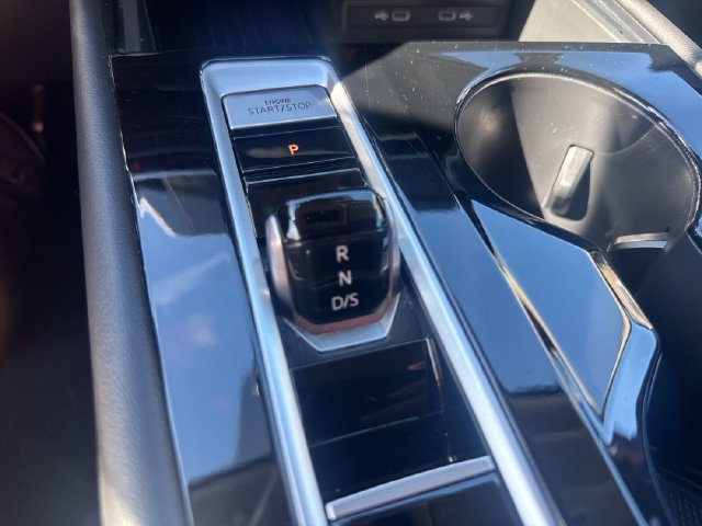 Used 2025 Volkswagen Atlas SE AWD/4WD image 23