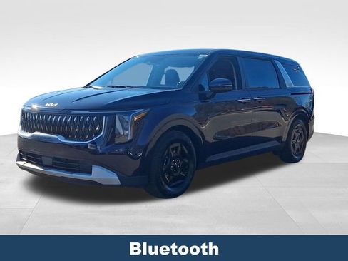 Used 2025 Kia Carnival image 4