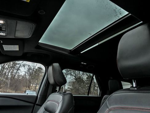 Used 2022 Ford Explorer ST-Line w/ Class IV Trailer Tow Package image 16