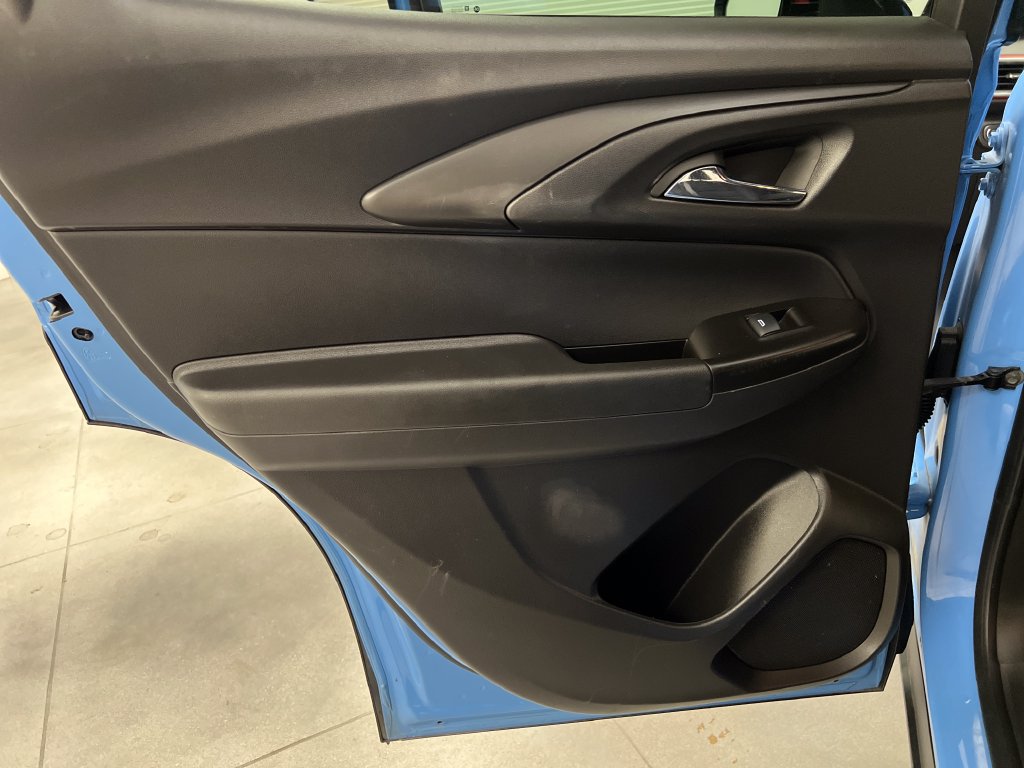 Used 2023 Chevrolet TrailBlazer RS w/ Convenience Package AWD/4WD image 19
