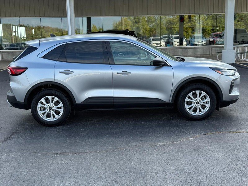 Used 2024 Ford Escape Active AWD/4WD image 2