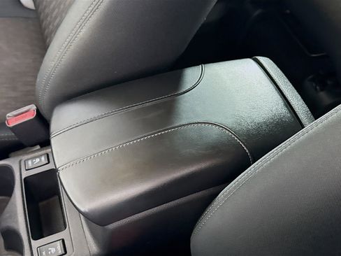 Used 2017 Nissan Rogue SV w/ SV Premium Package image 18