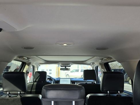 Used 2023 Ford Expedition Max XLT image 11