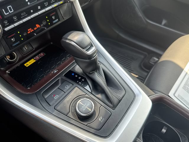 Used 2025 Toyota RAV4 Limited w/ Advanced Technology Package AWD/4WD image 29
