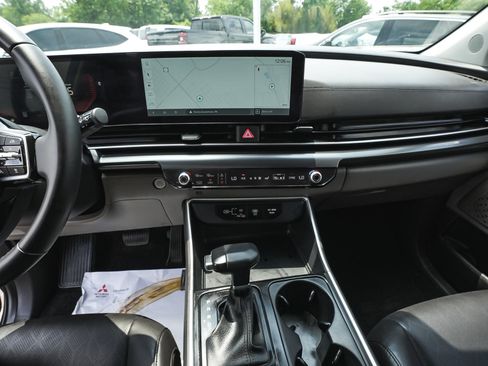 Used 2025 Kia Carnival FWD image 30