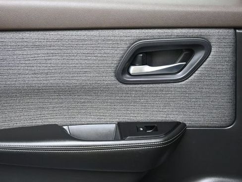 Used 2022 Nissan Rogue SV FWD image 13