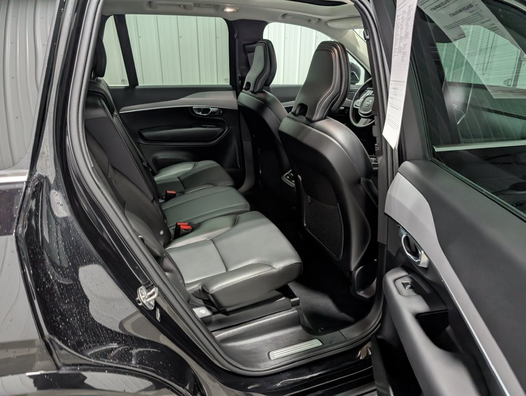 Used 2025 Volvo XC90 B5 Core AWD/4WD image 27