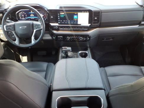 Used 2025 Chevrolet Silverado 1500 LT Trail Boss w/ Convenience Package II AWD/4WD image 16