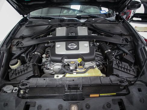 Used 2014 Nissan 370Z Touring w/ Sport Package image 17