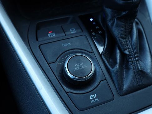 Used 2024 Toyota RAV4 LE image 16