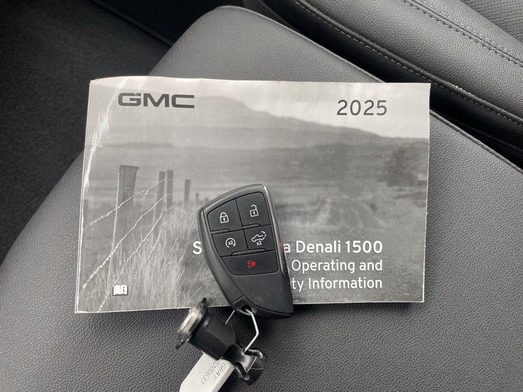 Used 2025 GMC Sierra 1500 SLT AWD/4WD image 49