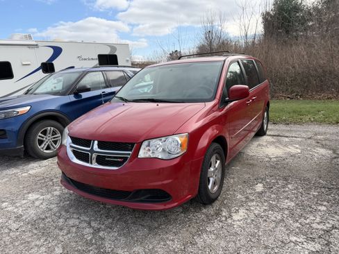 Used 2012 Dodge Grand Caravan SXT image 2