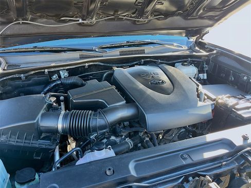 Used 2021 Toyota Tacoma TRD Off-Road image 28