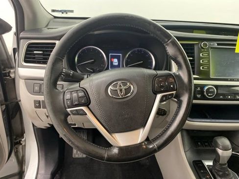 Used 2017 Toyota Highlander XLE AWD/4WD image 16