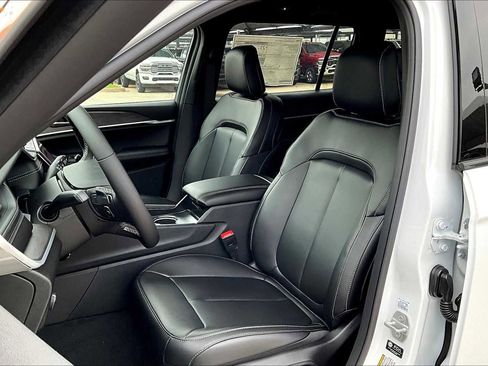 New 2025 Jeep Grand Cherokee L Limited w/ MOPAR Finishing Package image 10