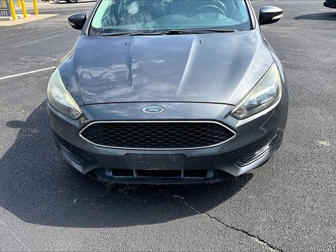 Used 2015 Ford Focus SE w/ Equipment Group 201A FWD image 4