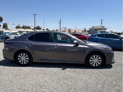 Used 2021 Toyota Camry LE FWD image 4