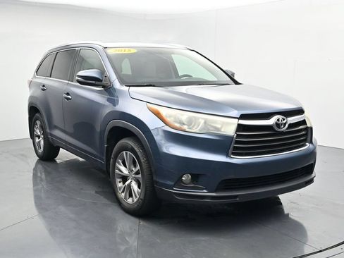 Used 2015 Toyota Highlander XLE FWD image 2
