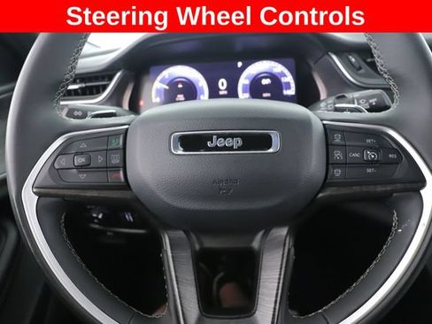 Used 2025 Jeep Grand Cherokee L Limited AWD/4WD image 22