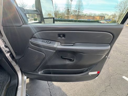 Used 2006 Chevrolet Silverado 2500 LT w/ Heavy-Duty Power Package image 23