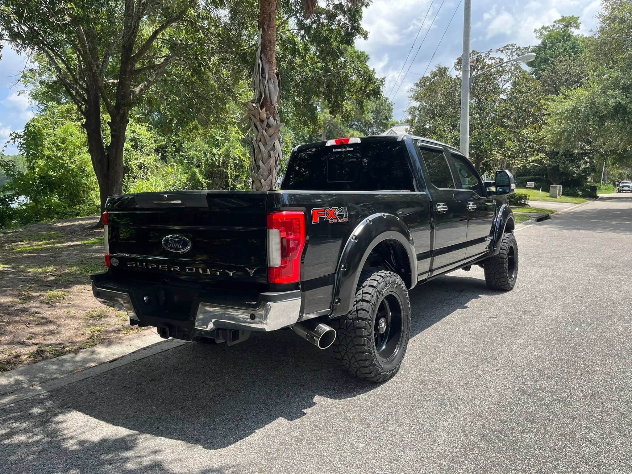 Used 2017 Ford F250 Lariat w/ Lariat Ultimate Package AWD/4WD image 4