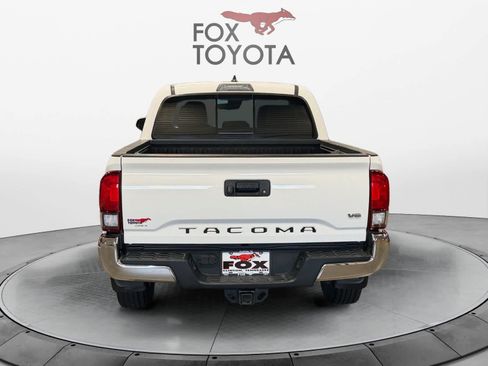 Used 2018 Toyota Tacoma SR5 AWD/4WD image 5