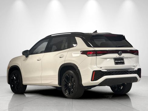 New 2026 Volkswagen Tiguan SE R-Line AWD/4WD image 3