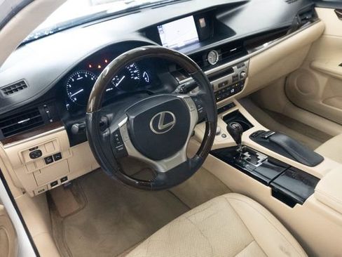 Used 2013 Lexus ES 350 w/ Luxury Pkg FWD image 3