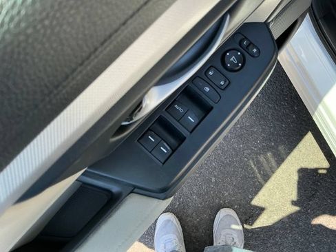 Used 2018 Honda CR-V LX image 11