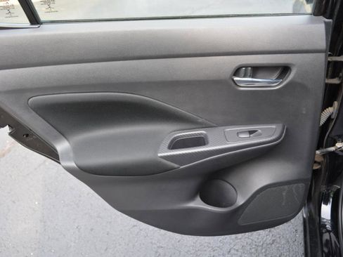 Used 2021 Nissan Versa SV FWD image 13