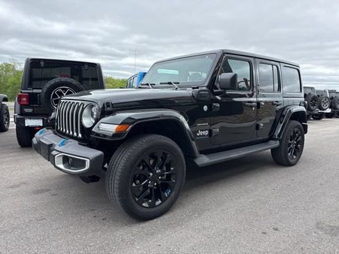 Used 2023 Jeep Wrangler Unlimited Sahara w/ Cold Weather Group AWD/4WD image 7