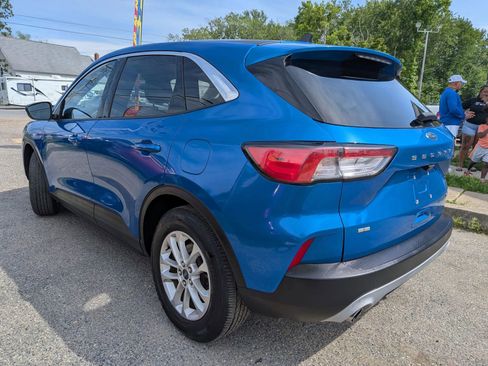 Used 2020 Ford Escape SE FWD image 3
