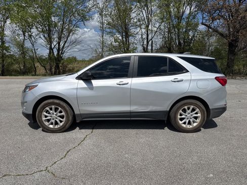 Used 2020 Chevrolet Equinox LS AWD/4WD image 2