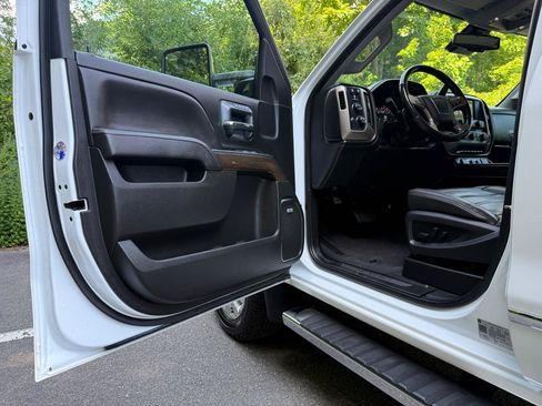 Used 2019 GMC Sierra 2500 Denali w/ LPO, Protection Package AWD/4WD image 12