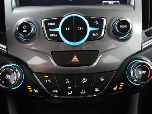 Used 2017 Chevrolet Cruze LT w/ Sun And Sound Package FWD image 20