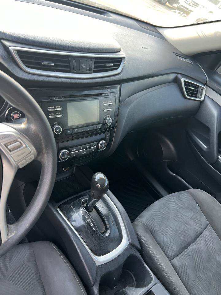 Used 2015 Nissan Rogue SV FWD image 11