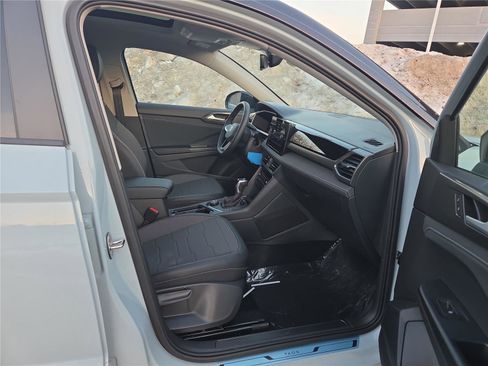 New 2026 Volkswagen Taos SE image 28