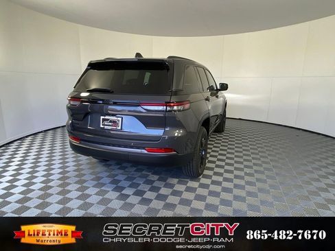 New 2026 Jeep Grand Cherokee Altitude image 7