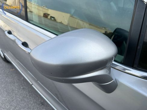 Used 2017 Chrysler Pacifica Touring-L image 18