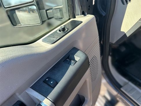Used 2009 Ford F250 XLT image 16
