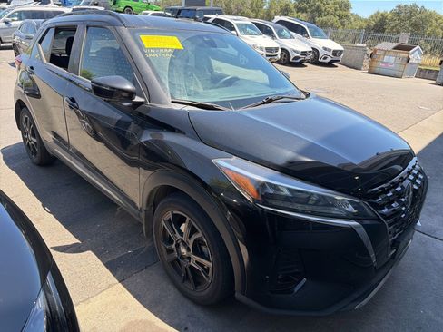 Used 2021 Nissan Kicks SR FWD image 2